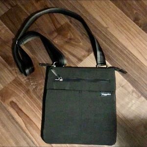 Baggallini crossbody bag